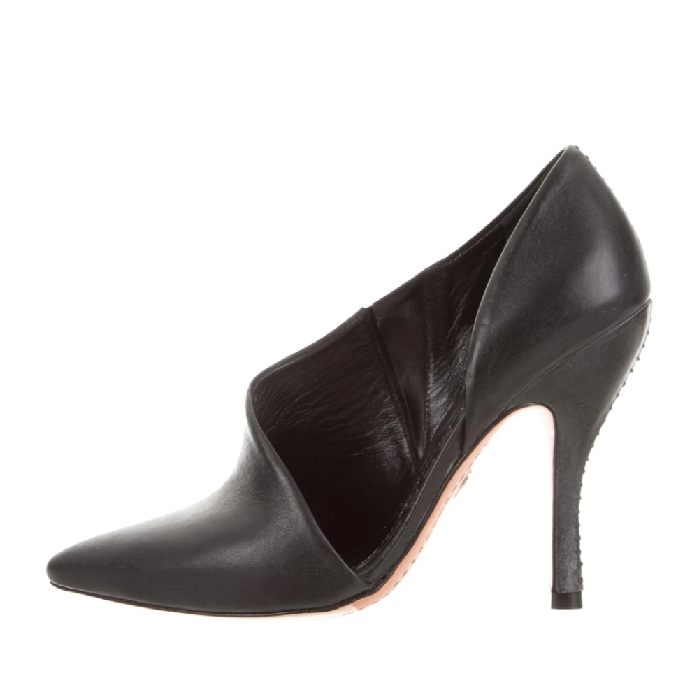 Ahhhmazing black stilletos